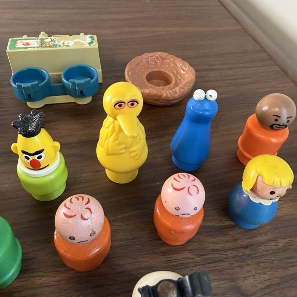 VTG Fisher Price Sesame Street Toys Little People Play Family Lot Wood Muppets - Picture 12 of 12